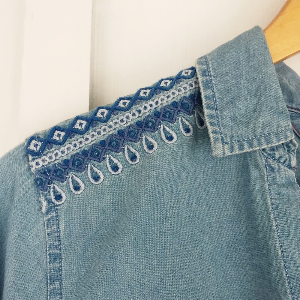 Tommy Hilfiger Denim Long Sleeve W/ Embroidery - Picture 4 of 8